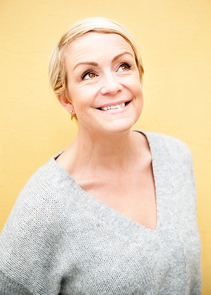 Karin Adelsköld, ståuppkomiker och programledare.